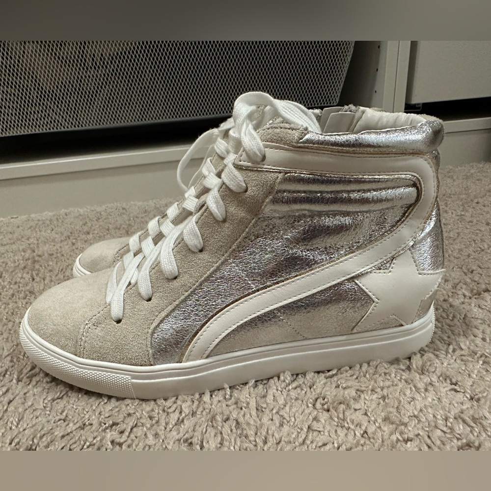 Nature breeze fashion sneaker. Size 7 1/2